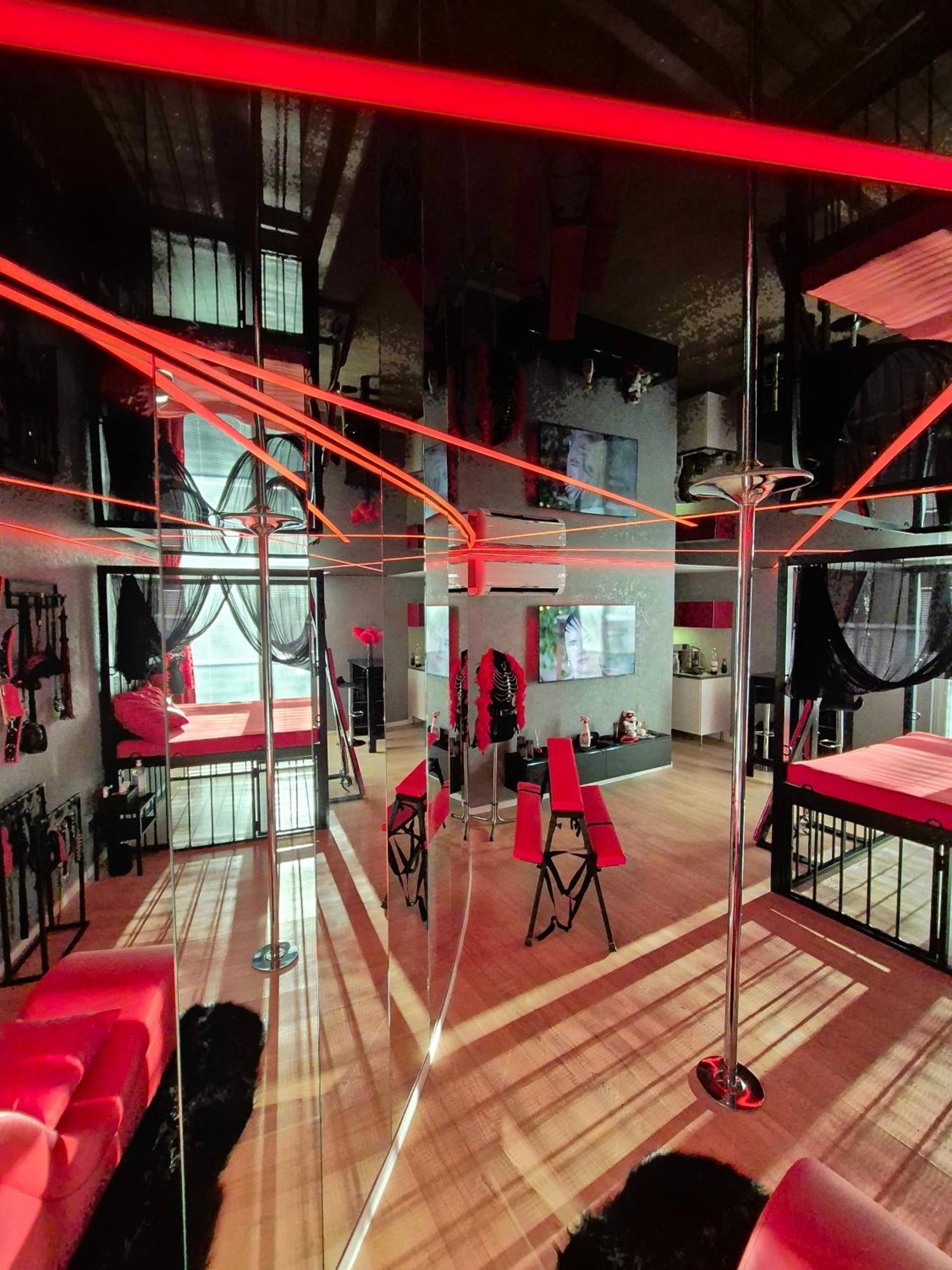 Bdsm Apartman V Bratislave -Adults Only 布拉迪斯拉发 外观 照片